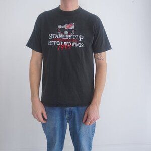 Vintage 97 Detroit Red Wings Stanley Cup Champs Faded Black Short Sleeve T-Shirt